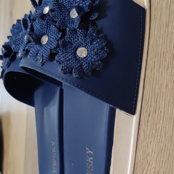 Adorable Blue Slides, Size 8-9 - Picture 8 of 9